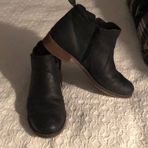 Josef Seibel short black boots